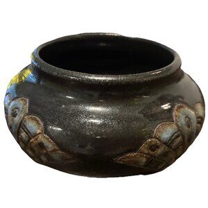 Studio Pottery Bowl-Vase “Artist Sign S” Handmade & Glazed W/dark Gray & 4 Shell